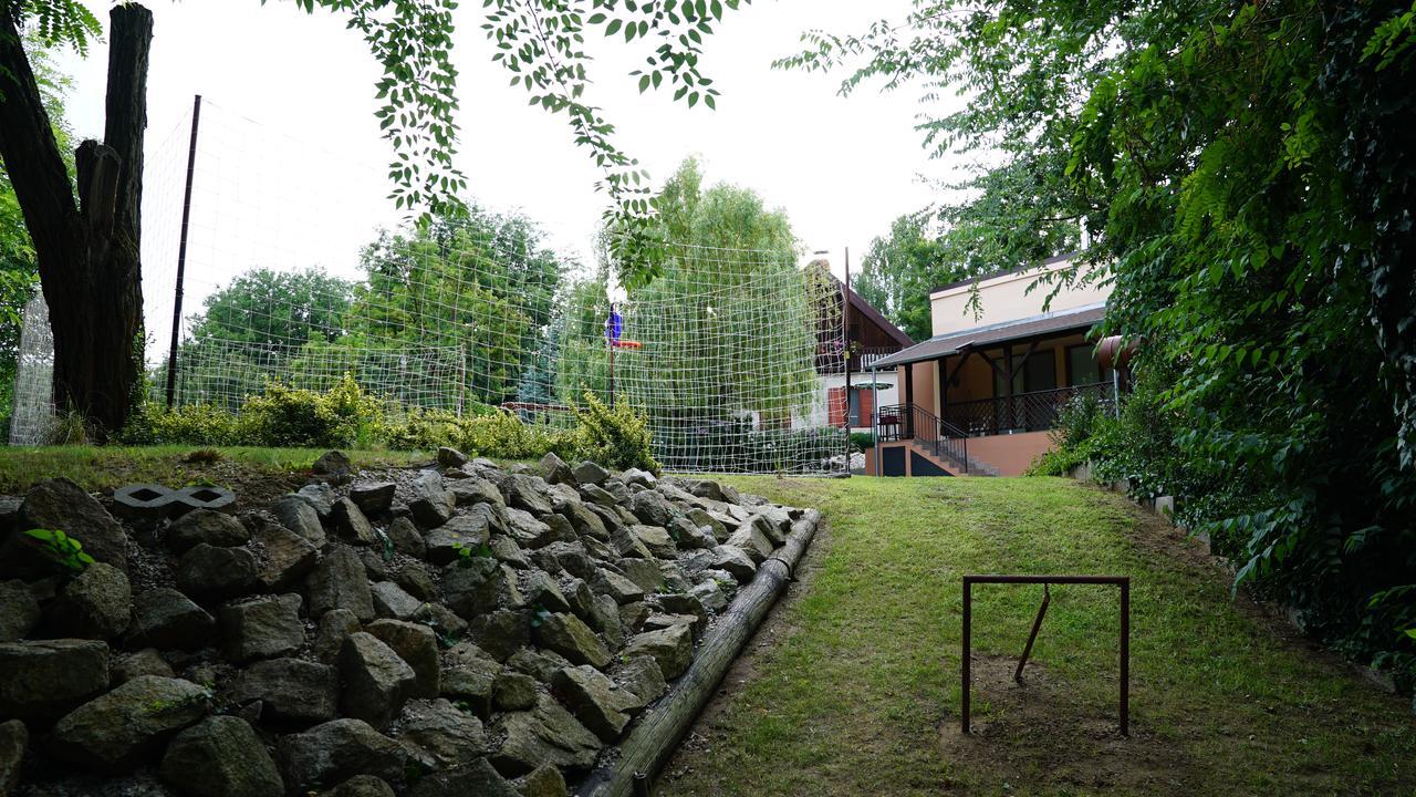 Tobo House Along The River Danube Radvaň nad Dunajom エクステリア 写真