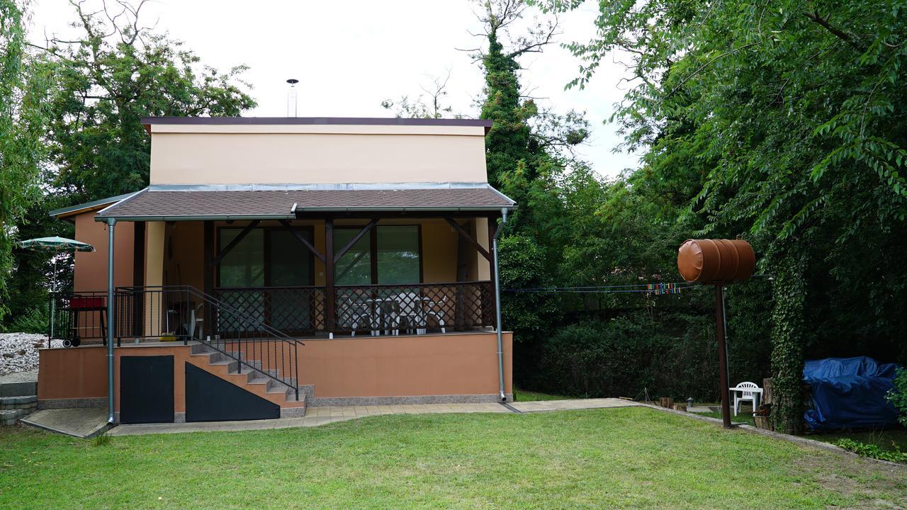 Tobo House Along The River Danube Radvaň nad Dunajom エクステリア 写真